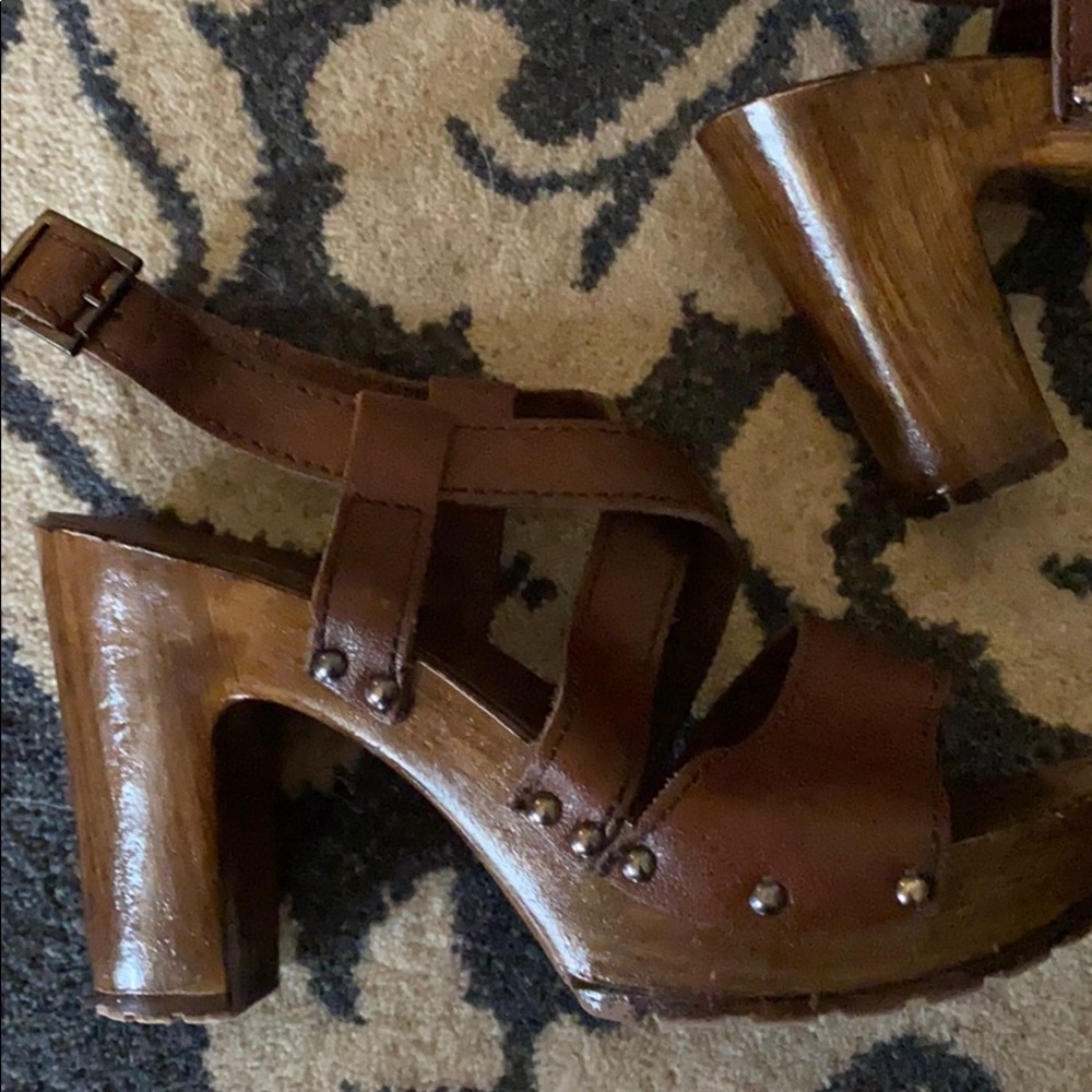 Wooden brown heels
